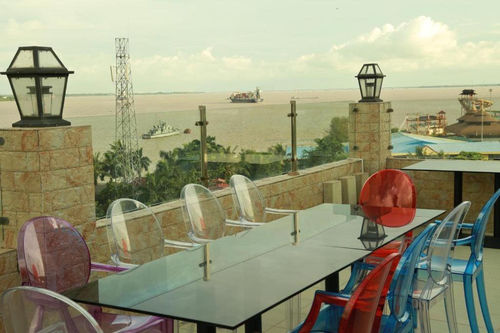 Uptown Hotel Yangon Exterior foto