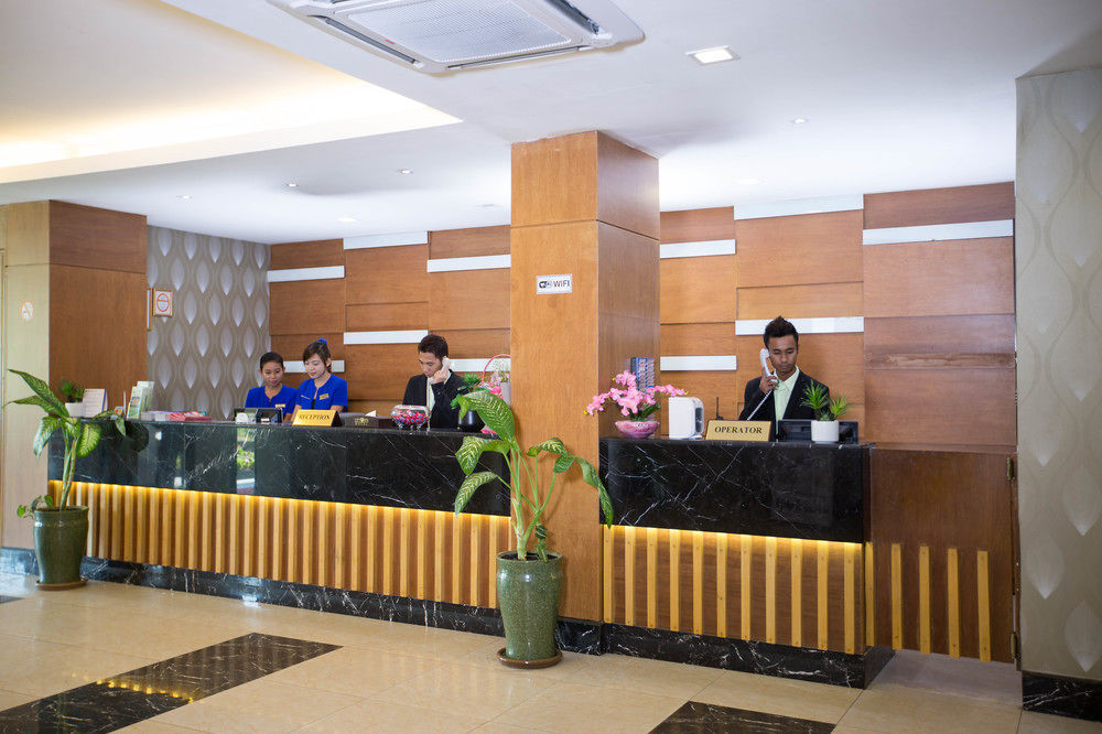 Uptown Hotel Yangon Exterior foto