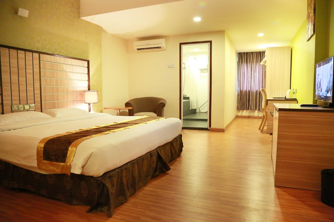 Uptown Hotel Yangon Exterior foto
