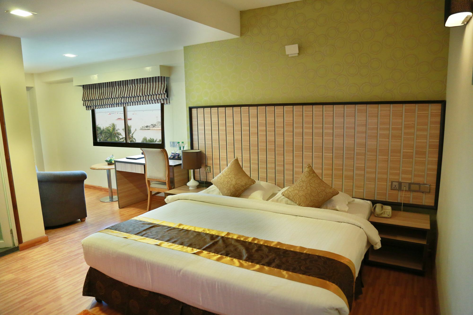 Uptown Hotel Yangon Exterior foto