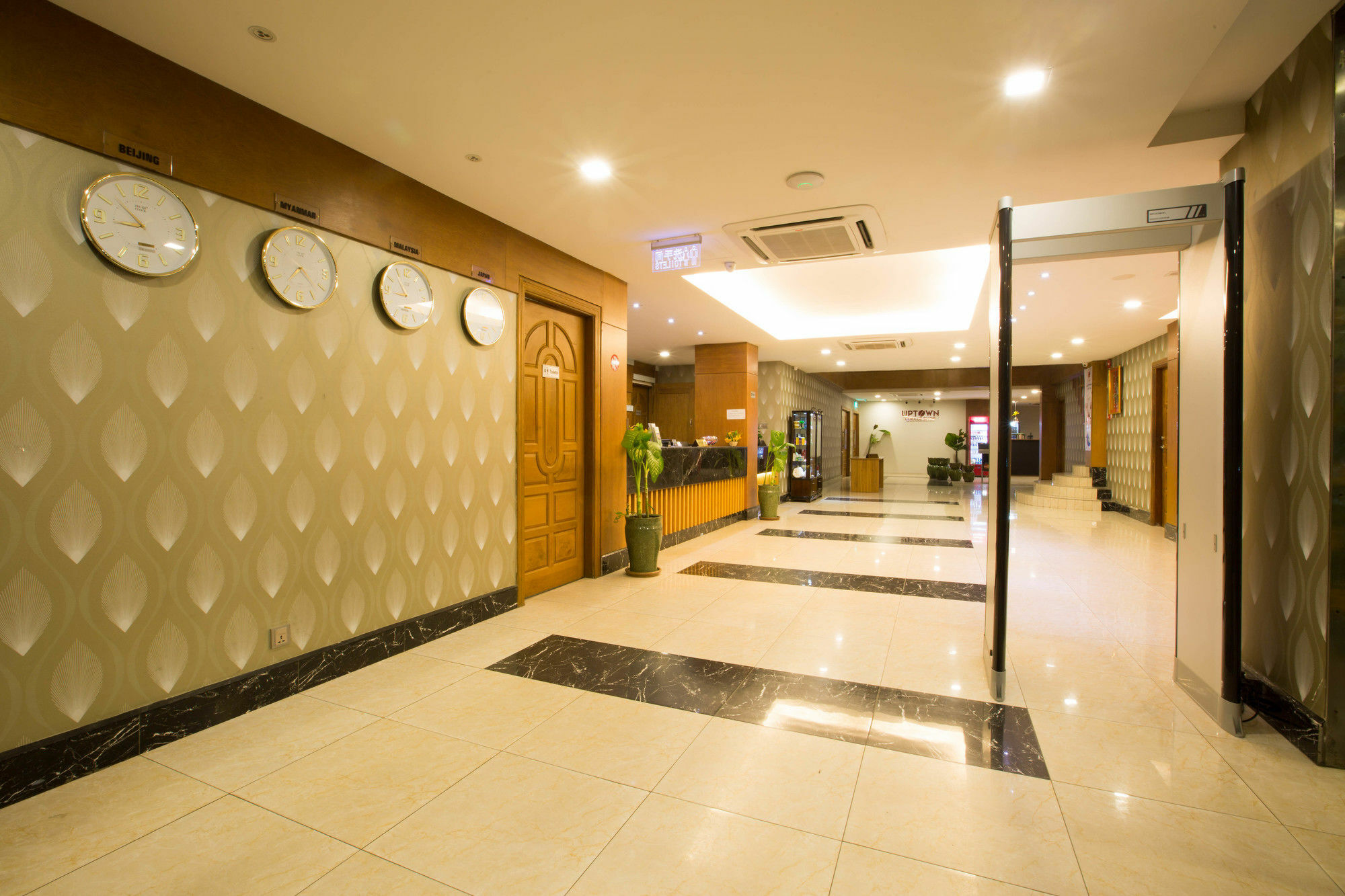 Uptown Hotel Yangon Exterior foto