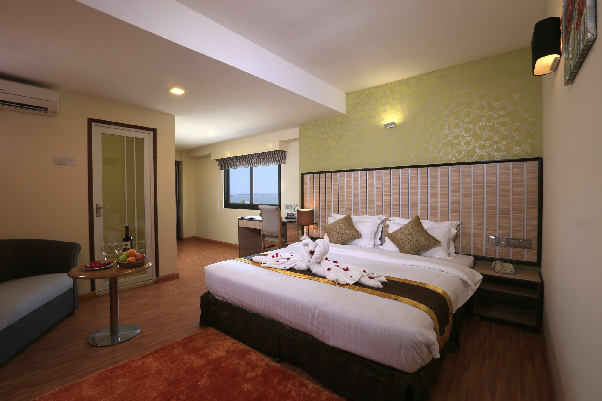 Uptown Hotel Yangon Exterior foto