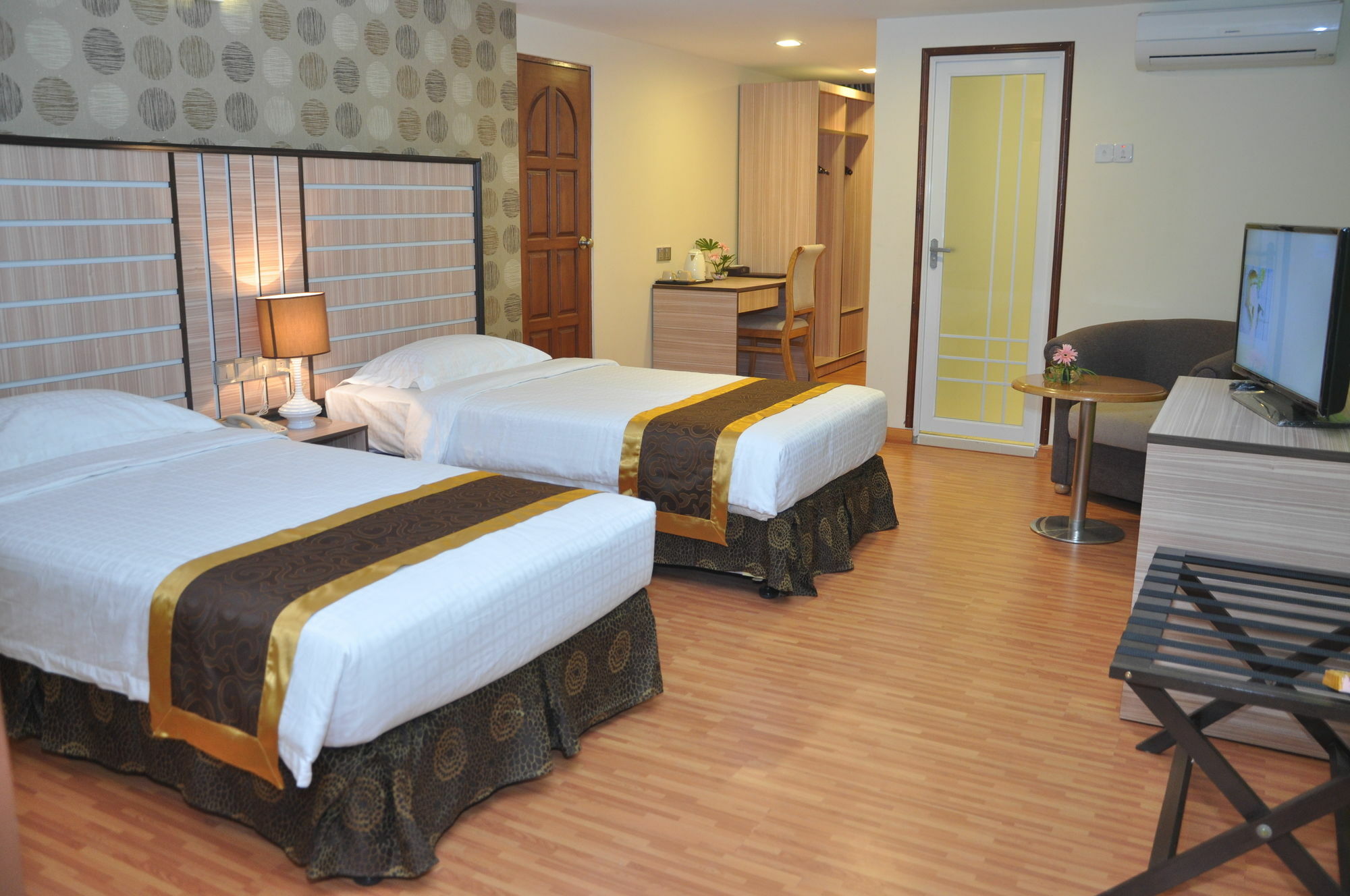 Uptown Hotel Yangon Exterior foto