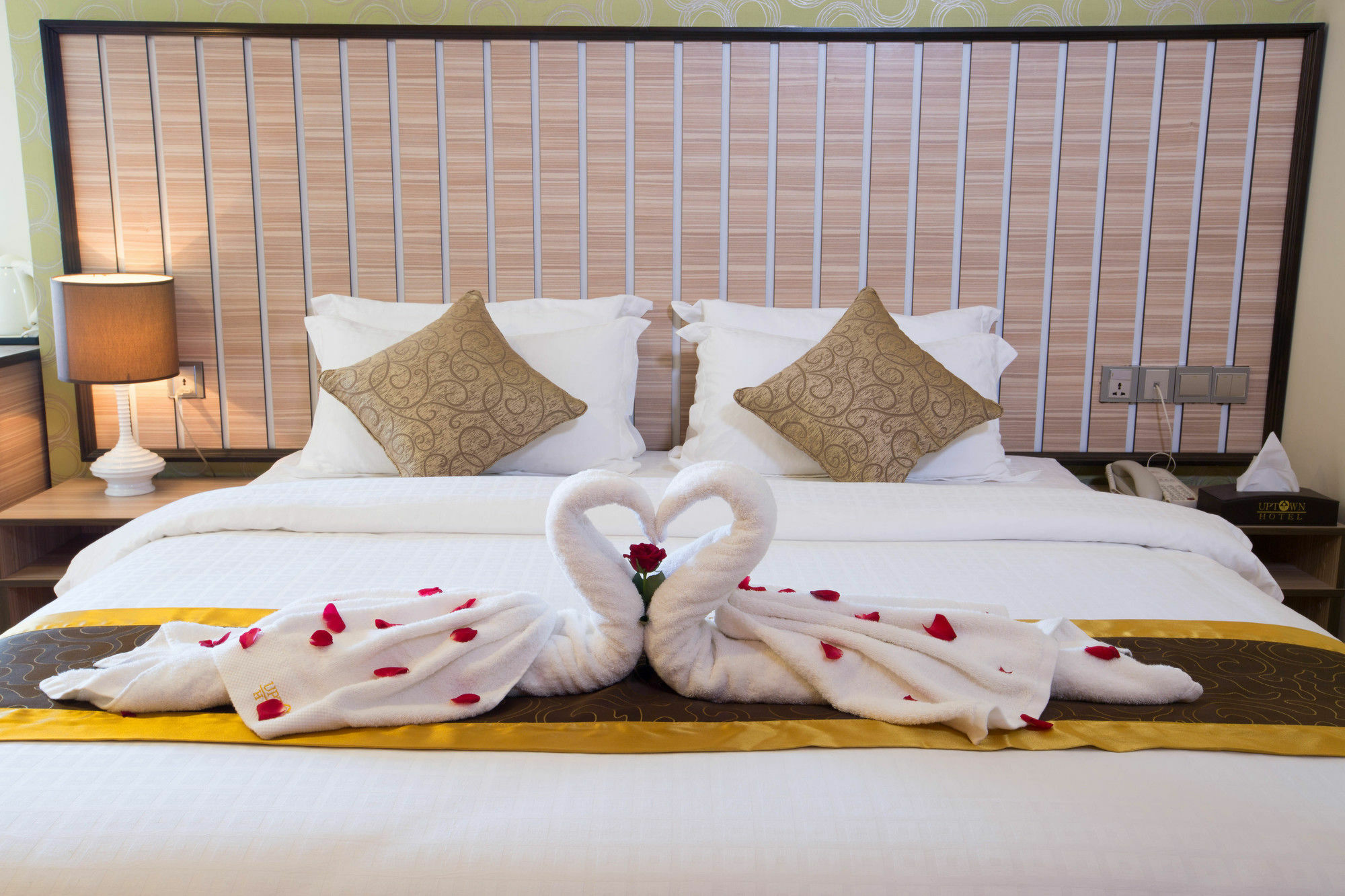 Uptown Hotel Yangon Exterior foto