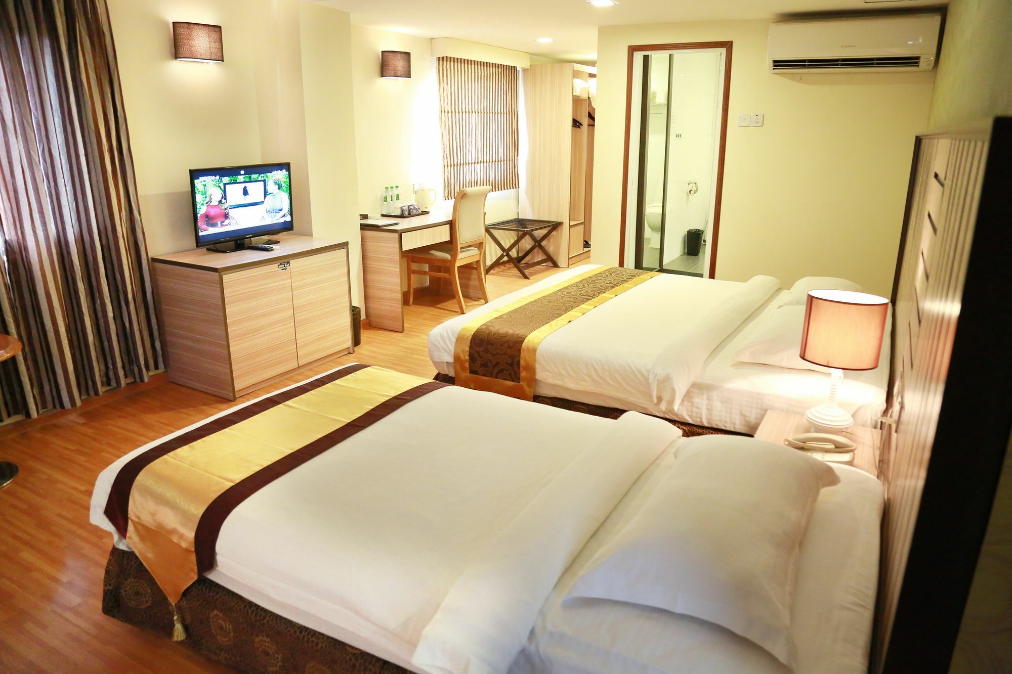 Uptown Hotel Yangon Exterior foto