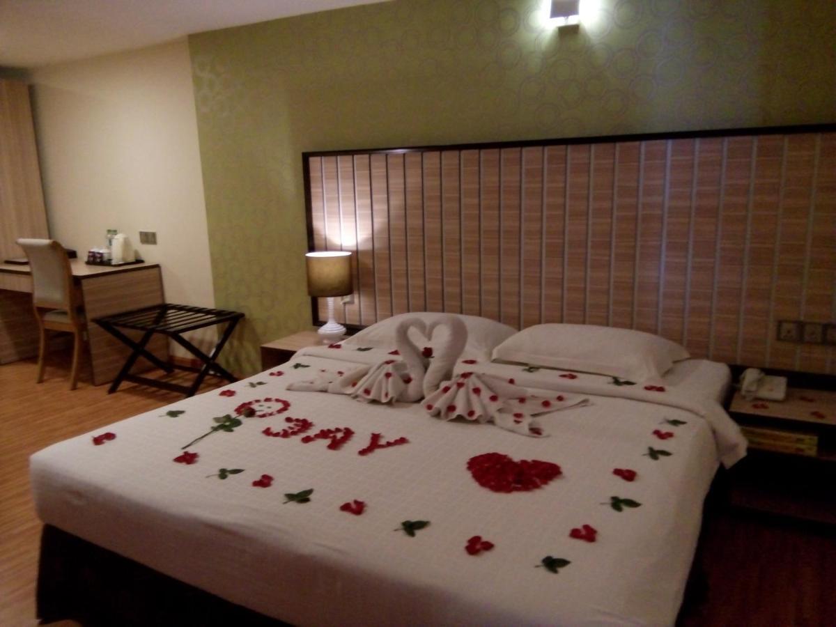 Uptown Hotel Yangon Exterior foto